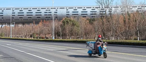 Economy weathers tariffs to hit 5%25 growth